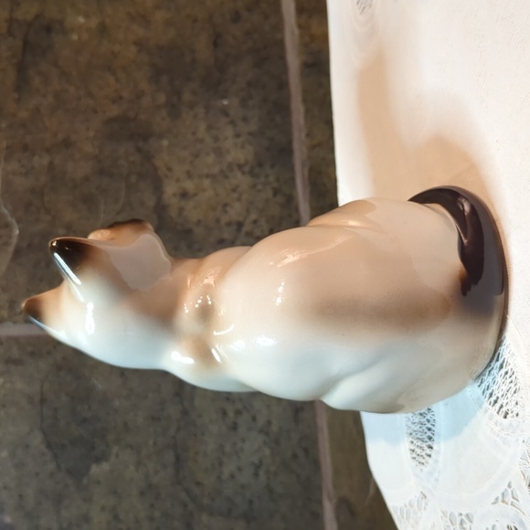 Vintage Blue-eyed Siamese Ceramic Cat Figurine - Picture 5 of 7